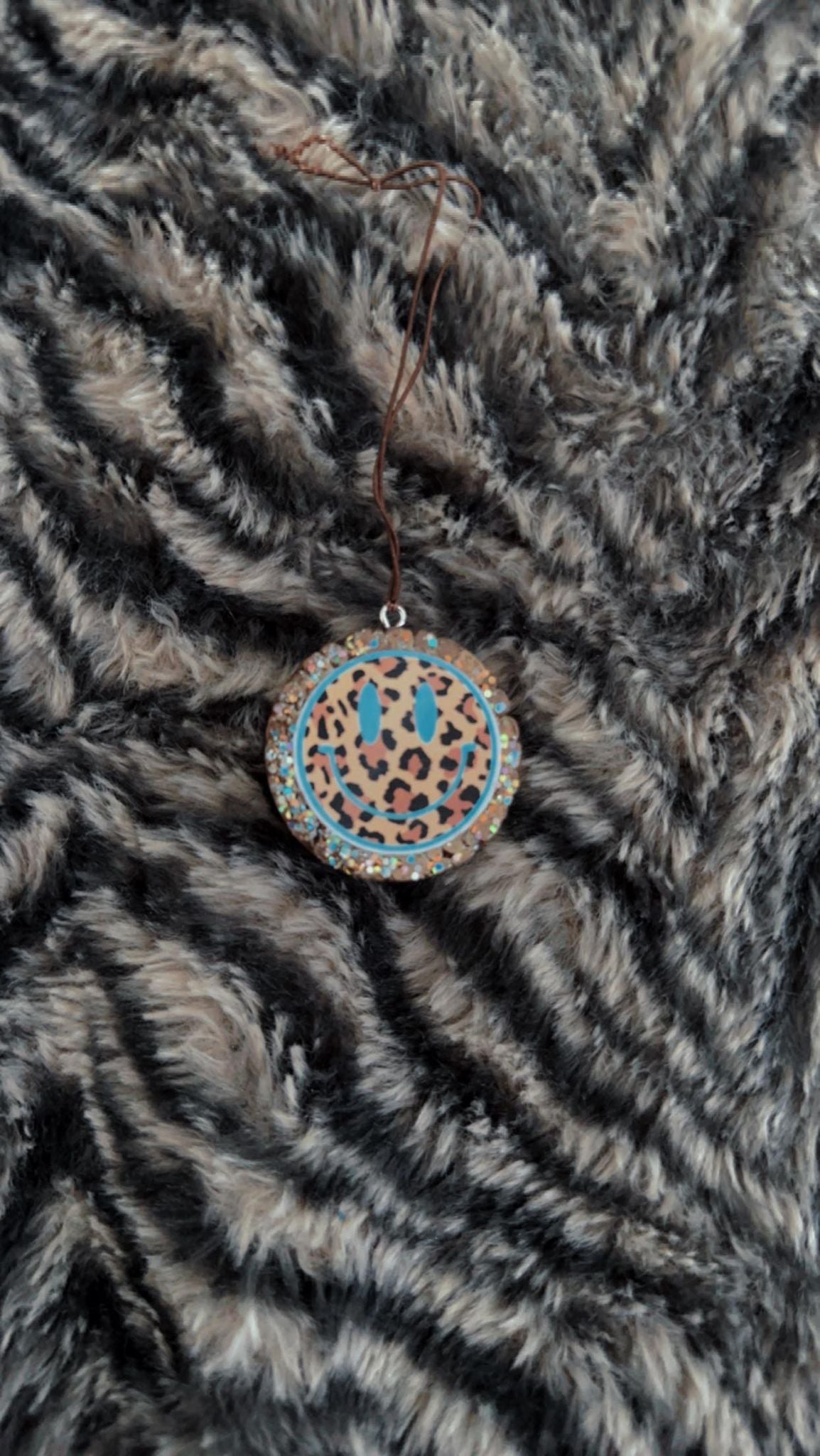 Mini Round- Leopard Smile