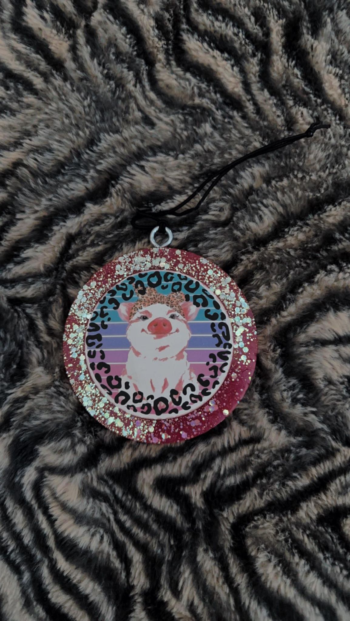 4" Round- Pig with Bow