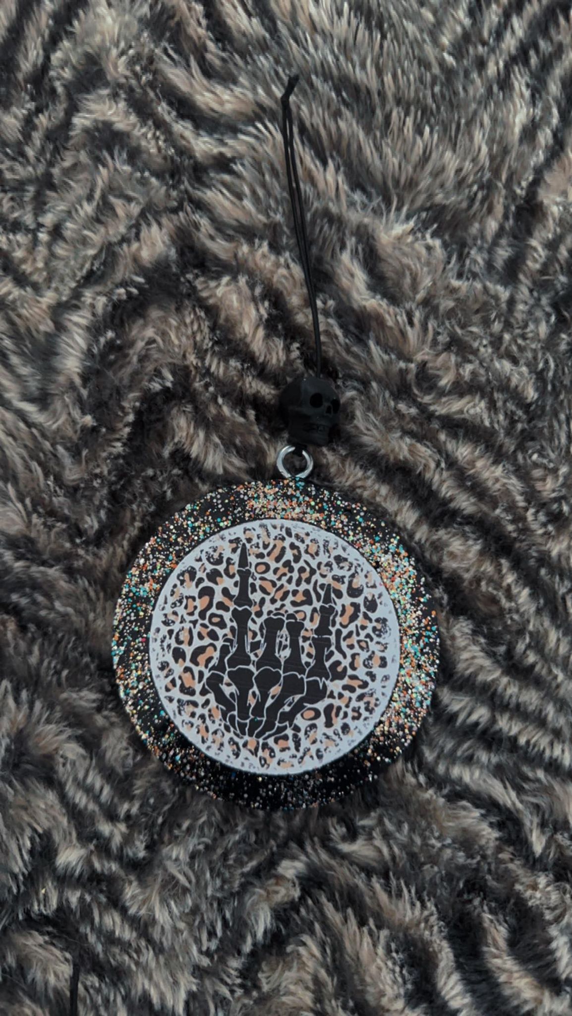 4" Round-Rock Hand Skeleton