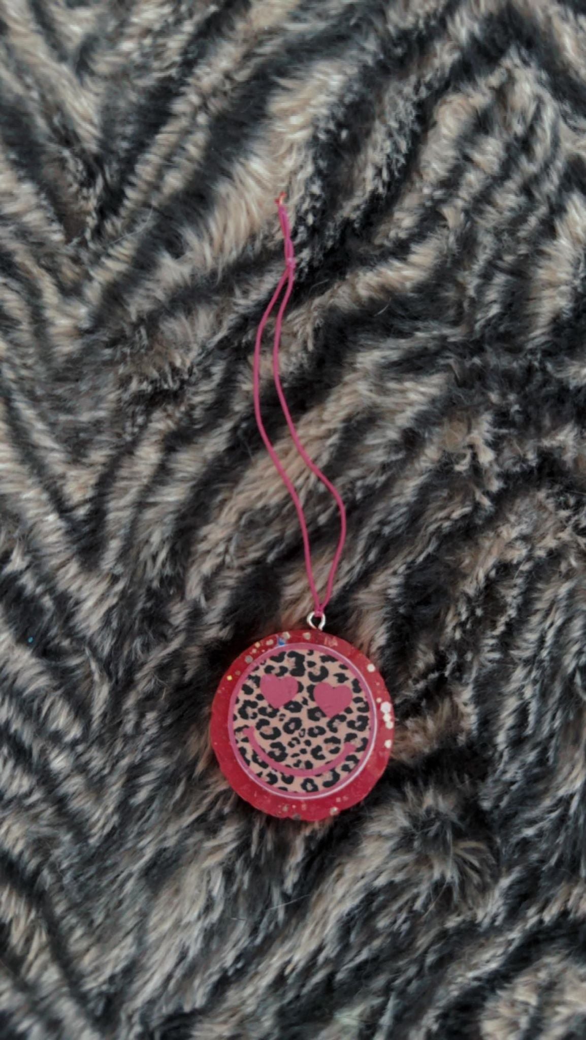 Mini Round- Heart Leopard Smile