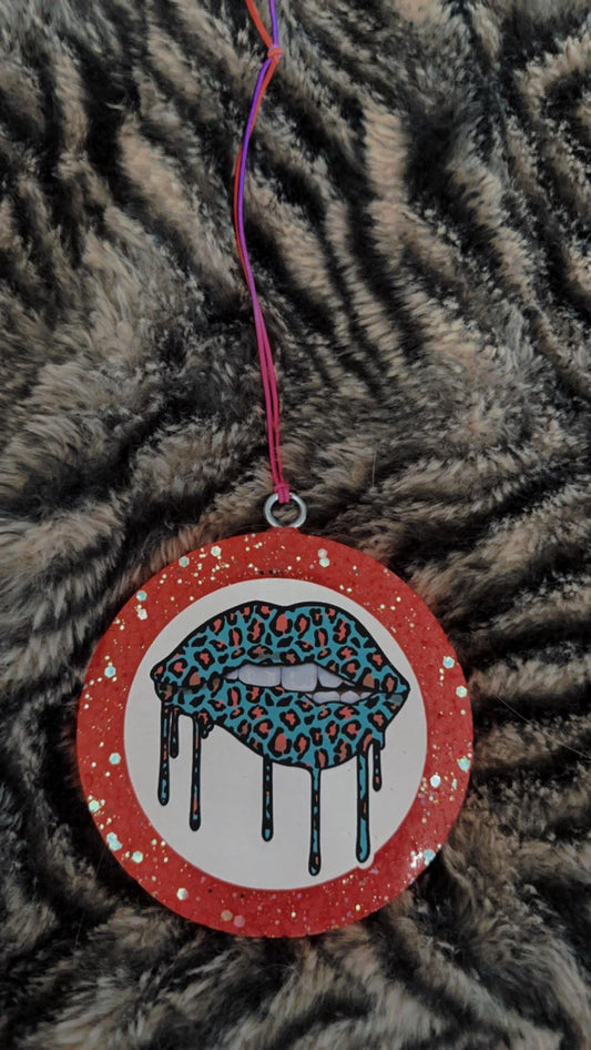 4" Round- Leopard Lips